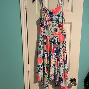 Tag says 14/16. Beautiful floral dress